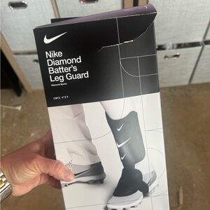 Nike Left-Handed Hitter Guard in Black